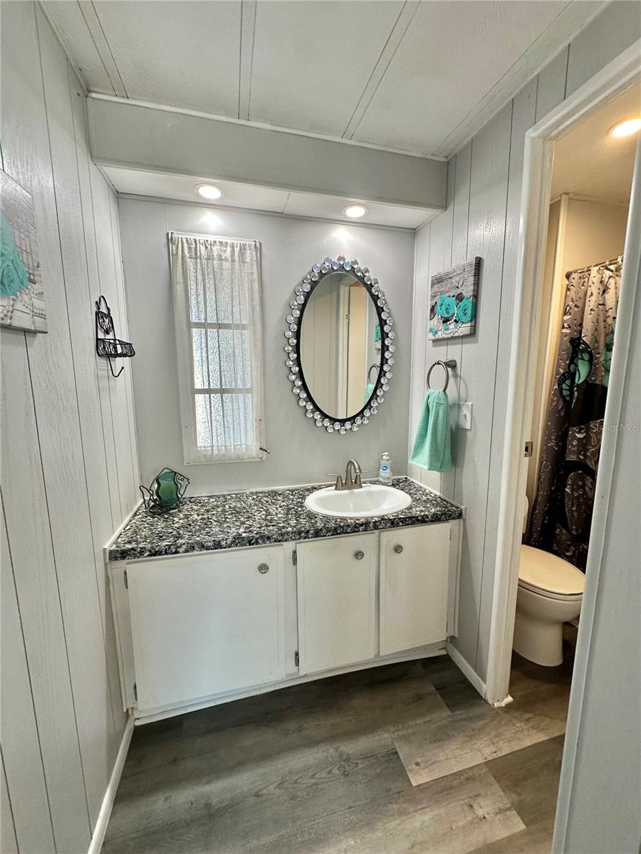 Image 40 of 61 For 5619 Bayshore Road 328