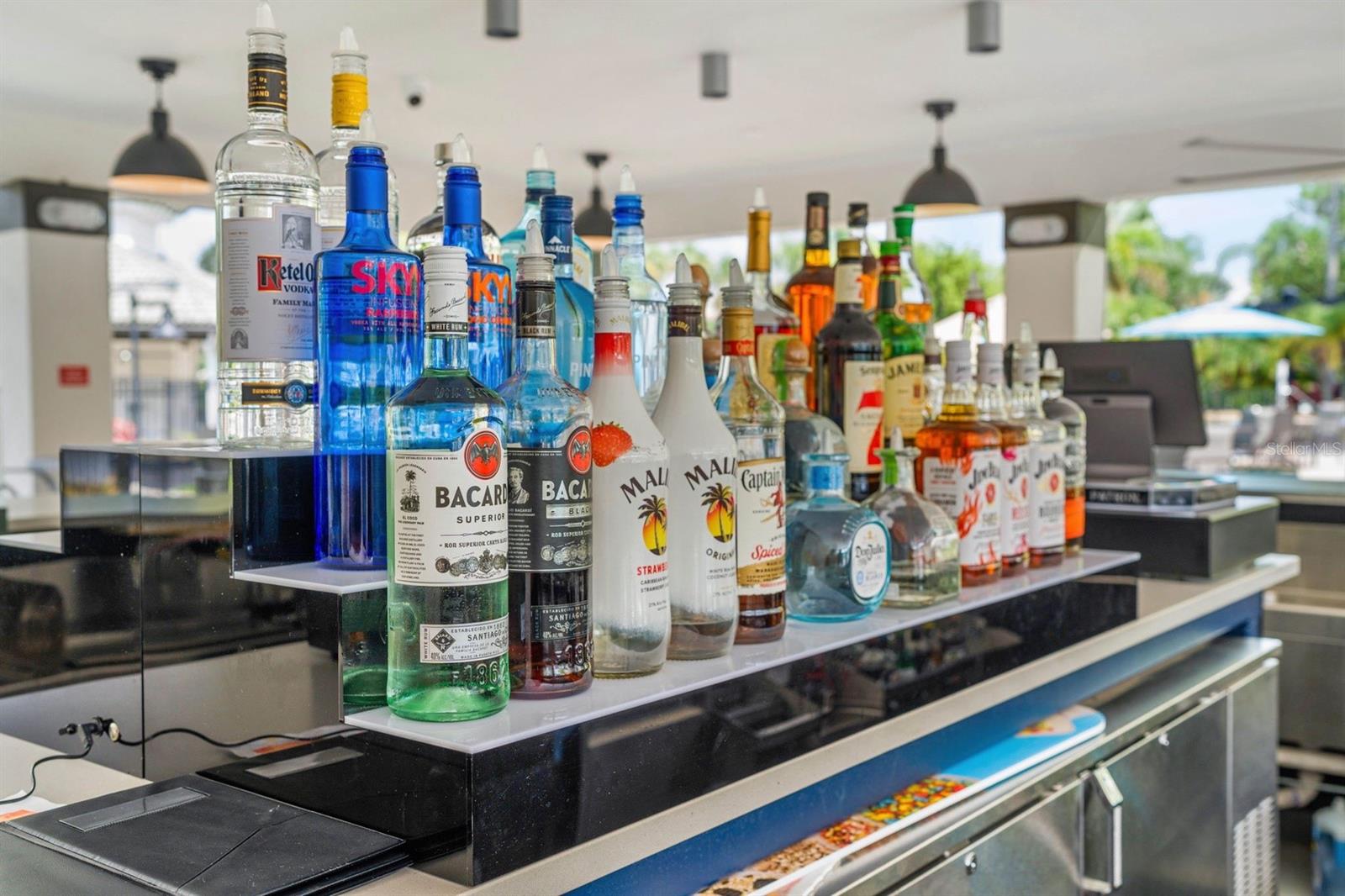 Listing photo id 23 for 4862 Cayview Avenue 102