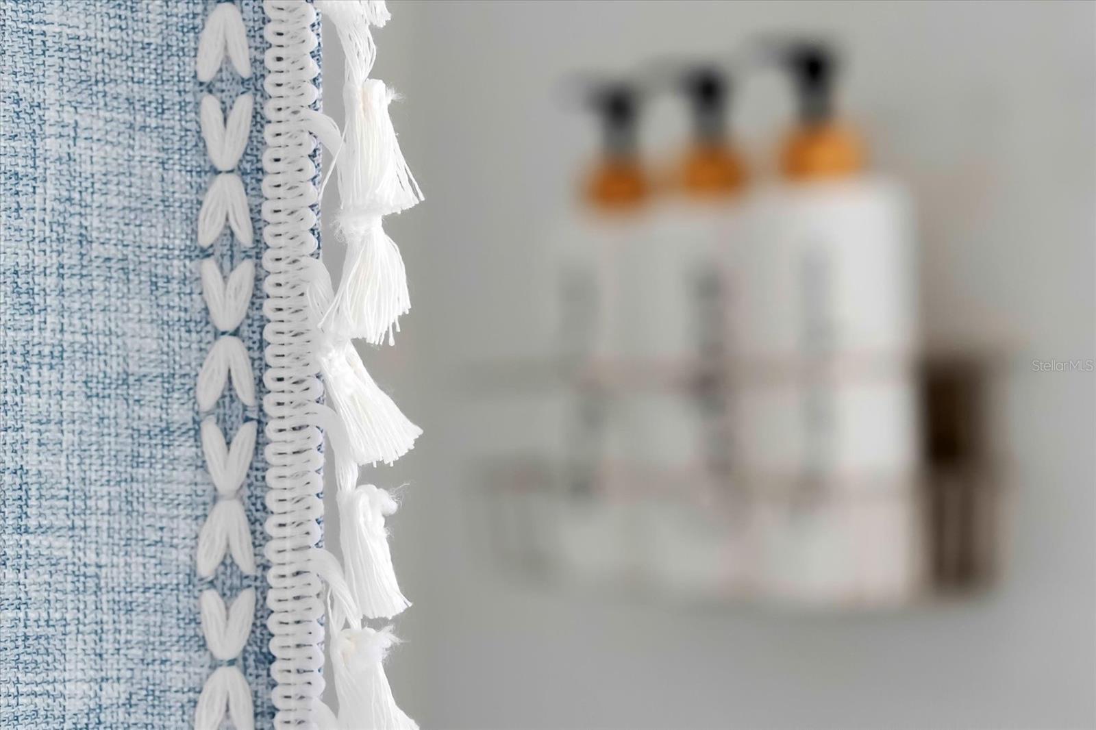 Listing photo id 27 for 4862 Cayview Avenue 102