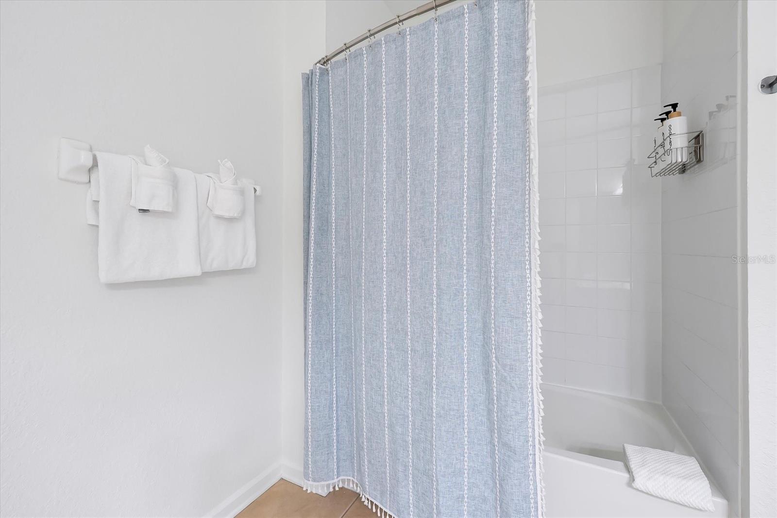 Listing photo id 28 for 4862 Cayview Avenue 102