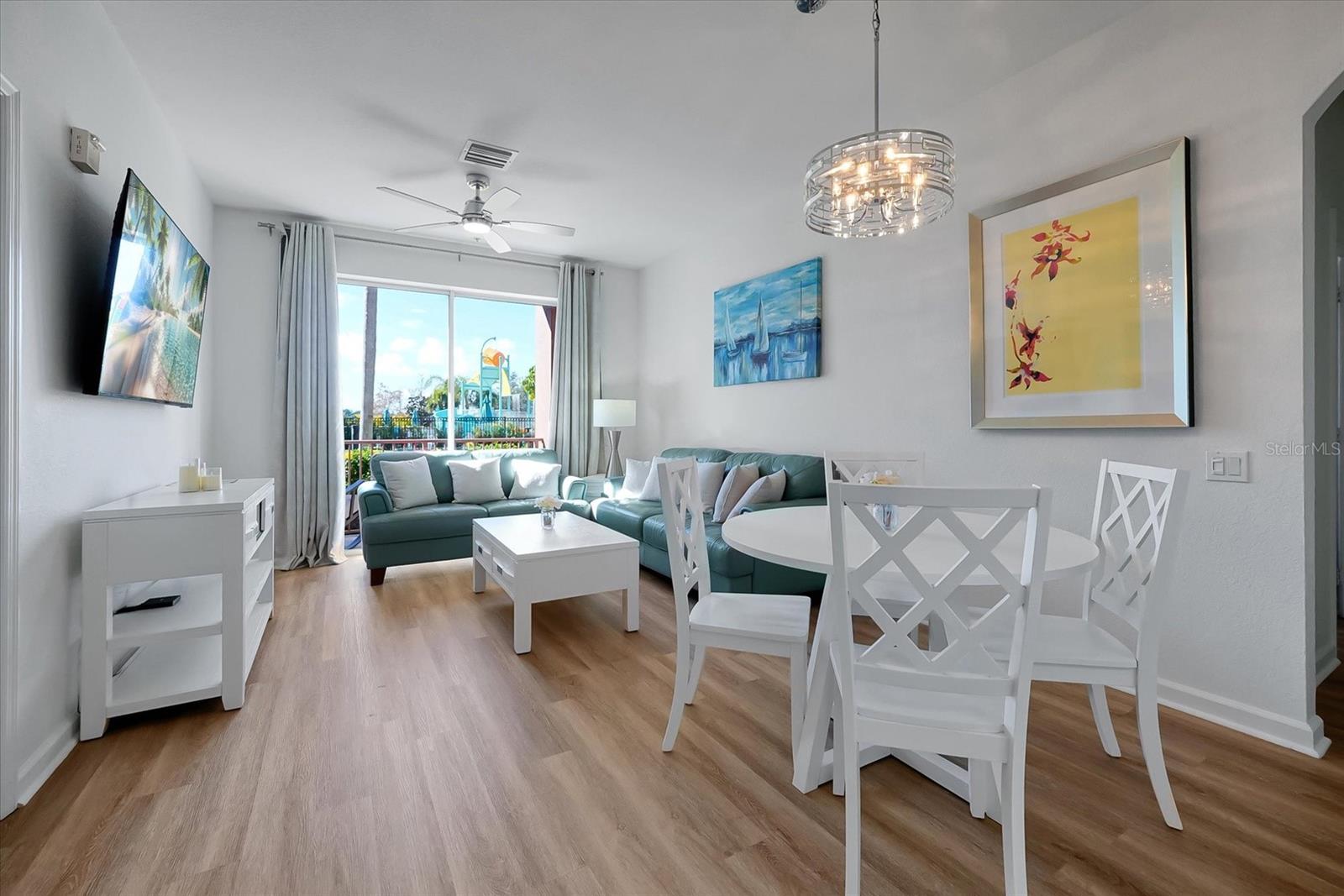 Listing photo id 2 for 4862 Cayview Avenue 102