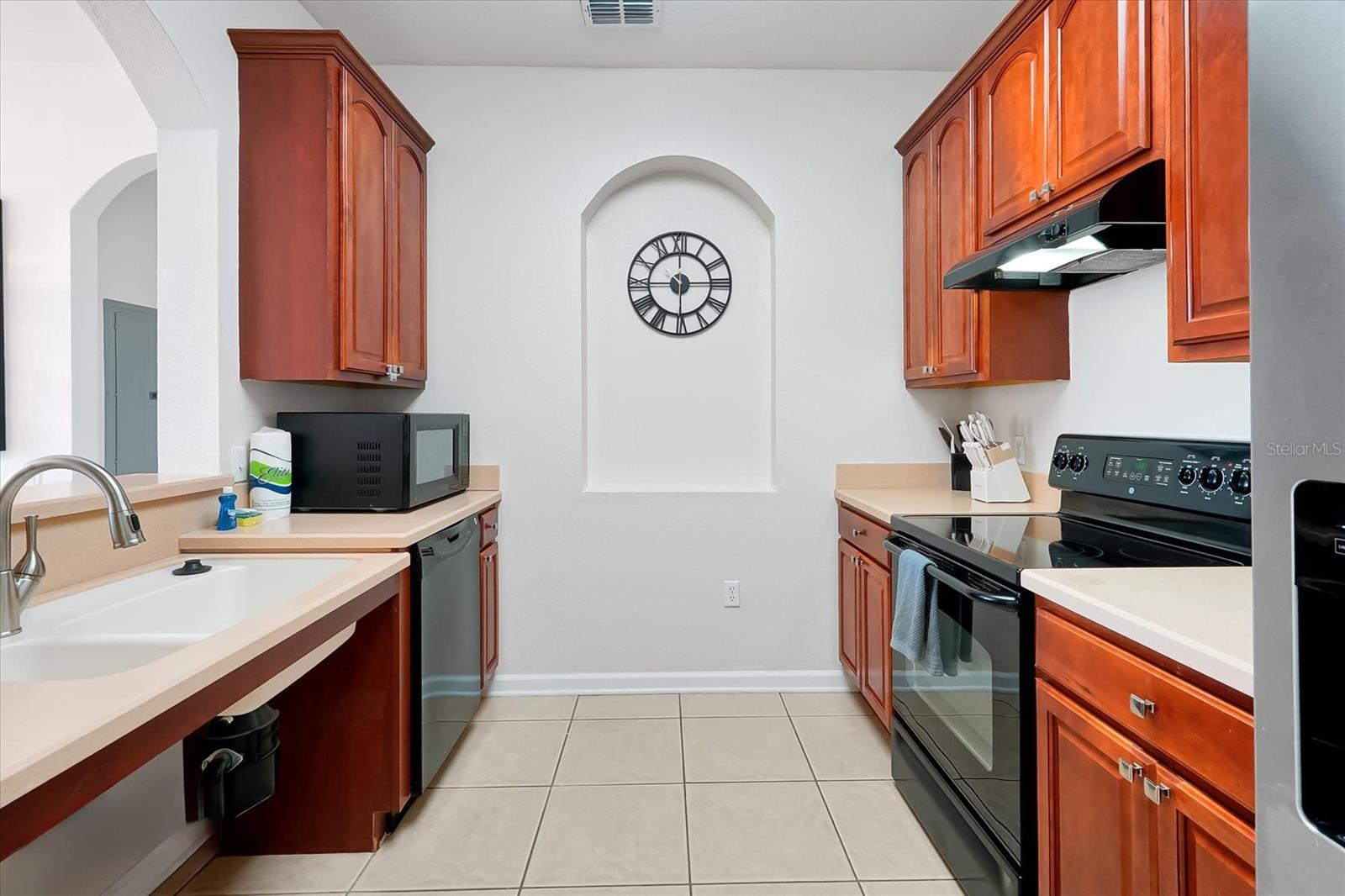 Listing photo id 5 for 4862 Cayview Avenue 102