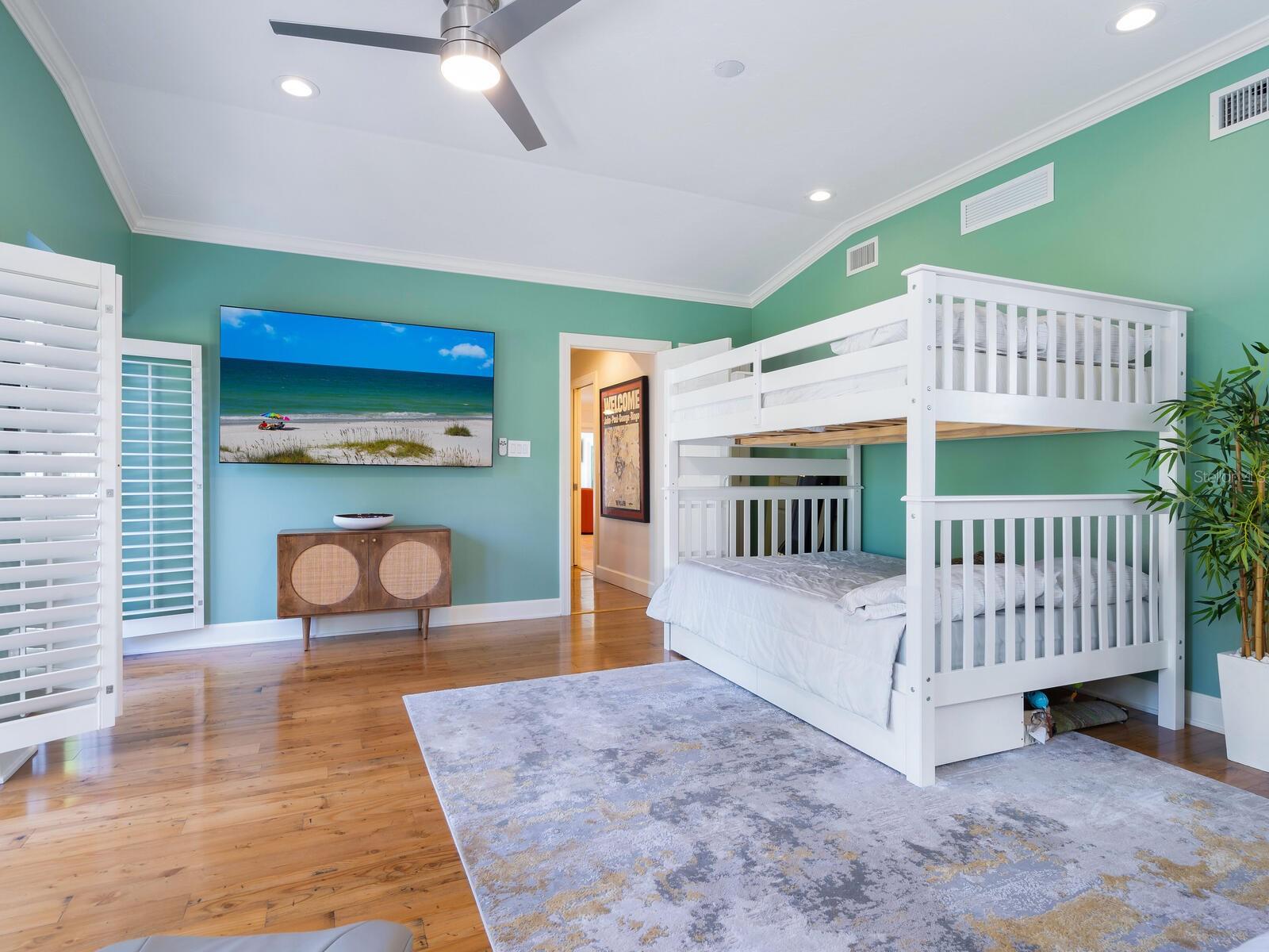 Image 26 of 44 For 606 Owl Way 