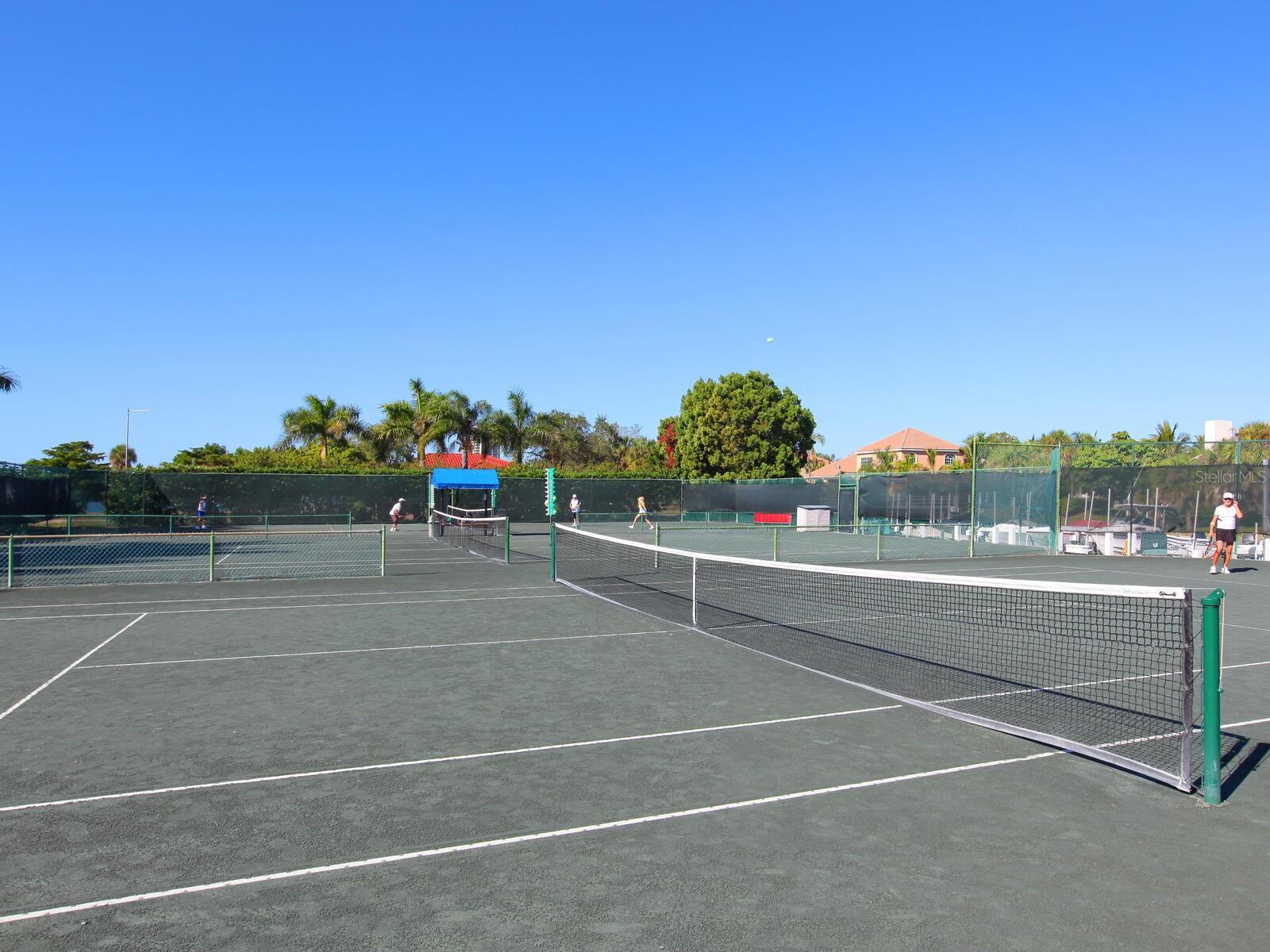 Image 41 of 44 For 606 Owl Way 