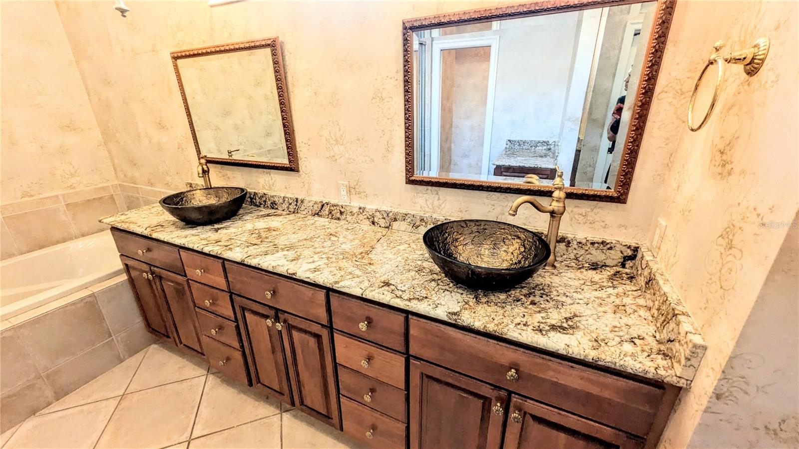 Image 25 of 48 For 124 Turquoise Lane