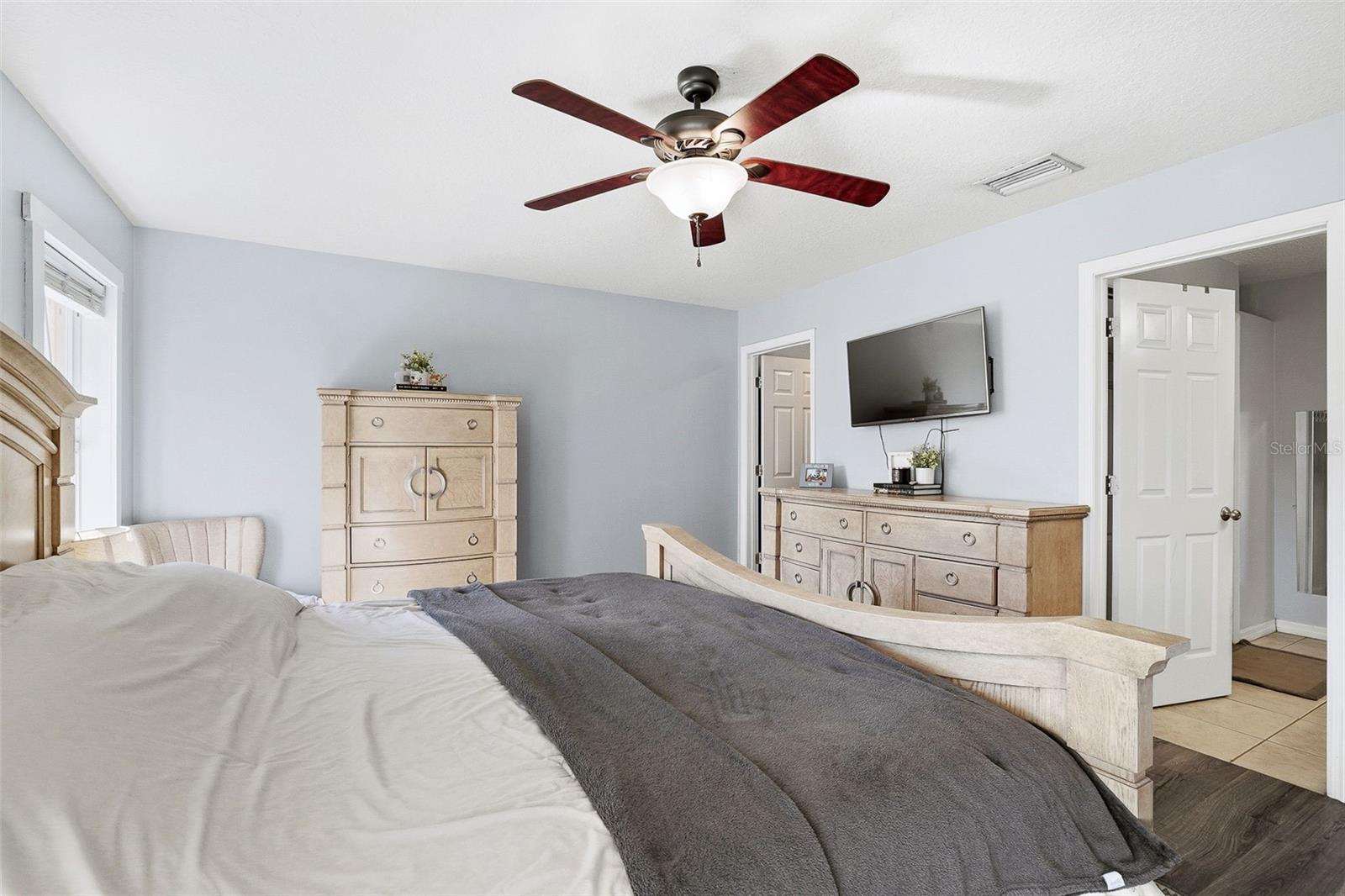 Image 16 of 31 For 2116 30th Avenue E