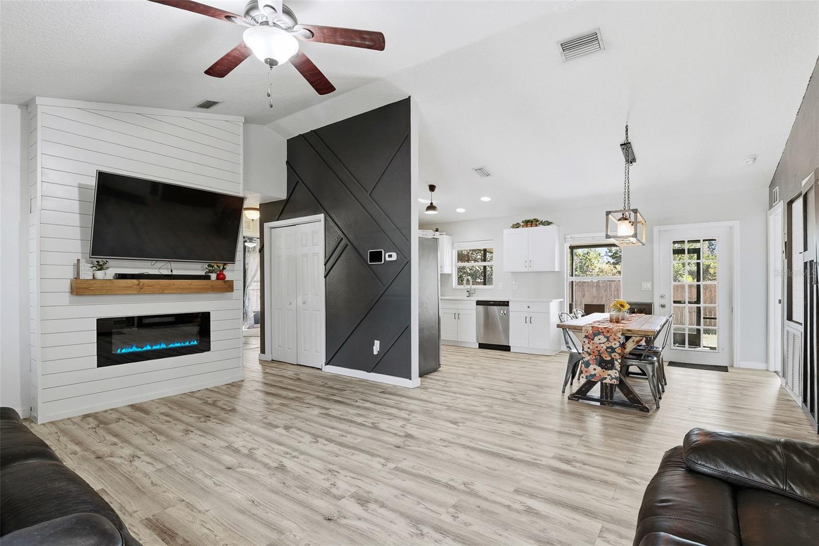 Image 5 of 31 For 2116 30th Avenue E