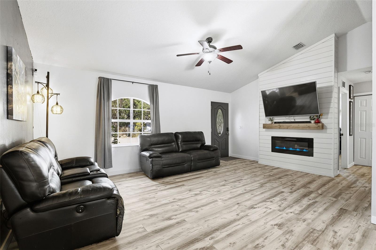 Image 7 of 31 For 2116 30th Avenue E