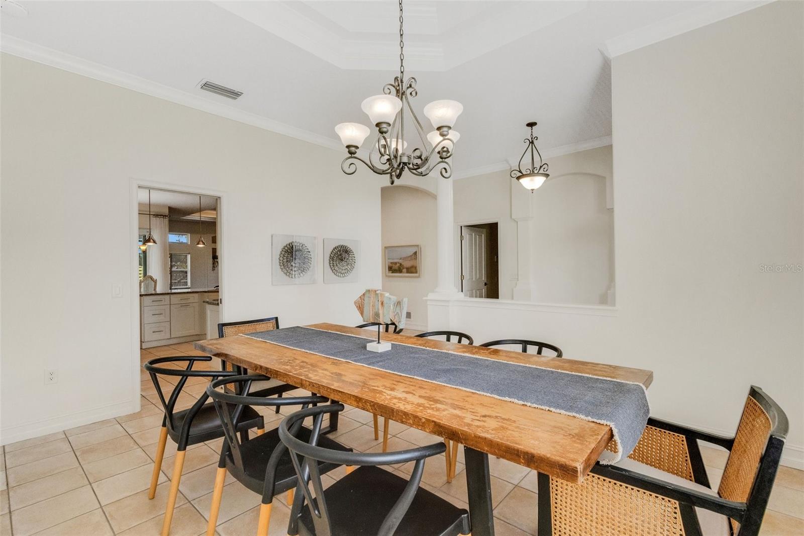 Image 10 of 52 For 4801 Edgemont Court