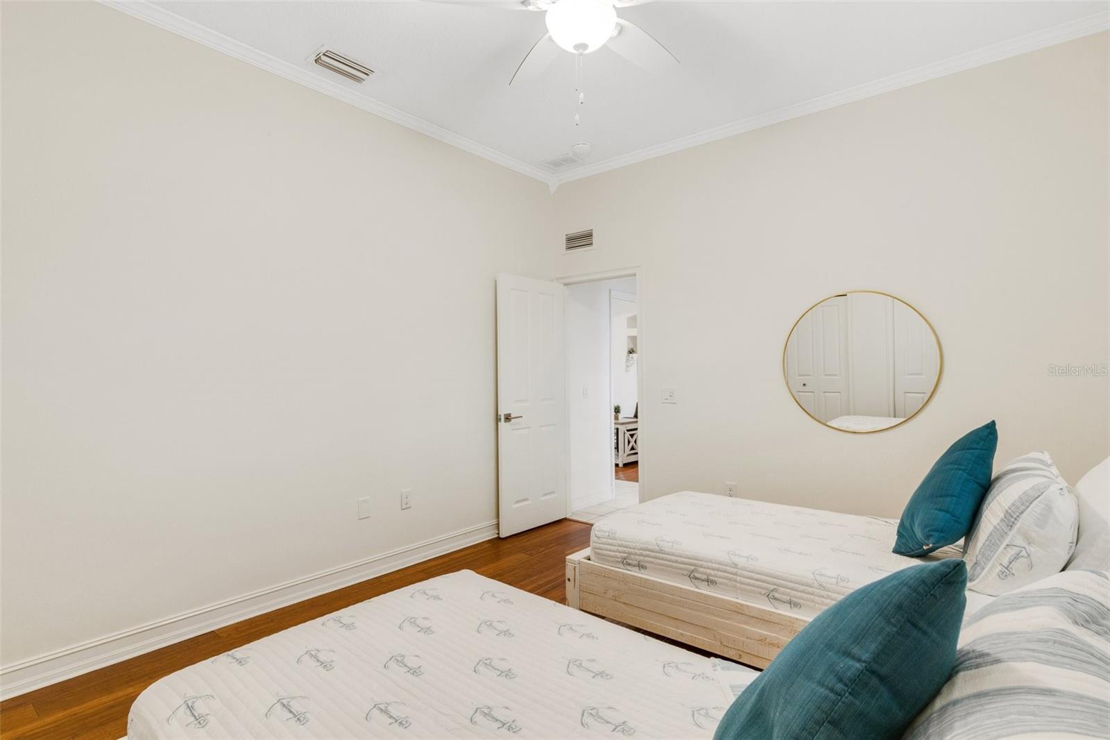 Image 34 of 52 For 4801 Edgemont Court