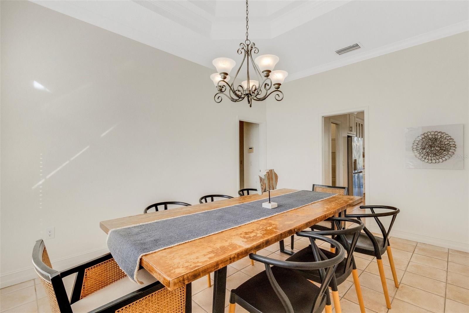 Image 9 of 52 For 4801 Edgemont Court