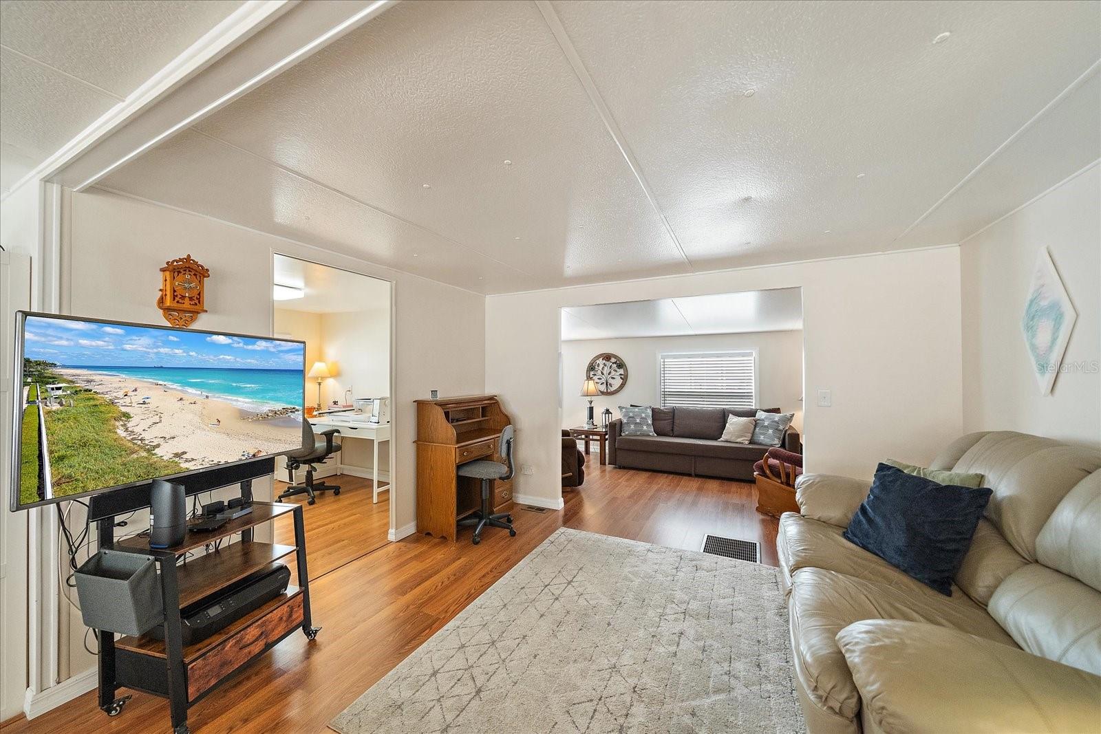 Image 10 of 31 For 49 Leisure Way