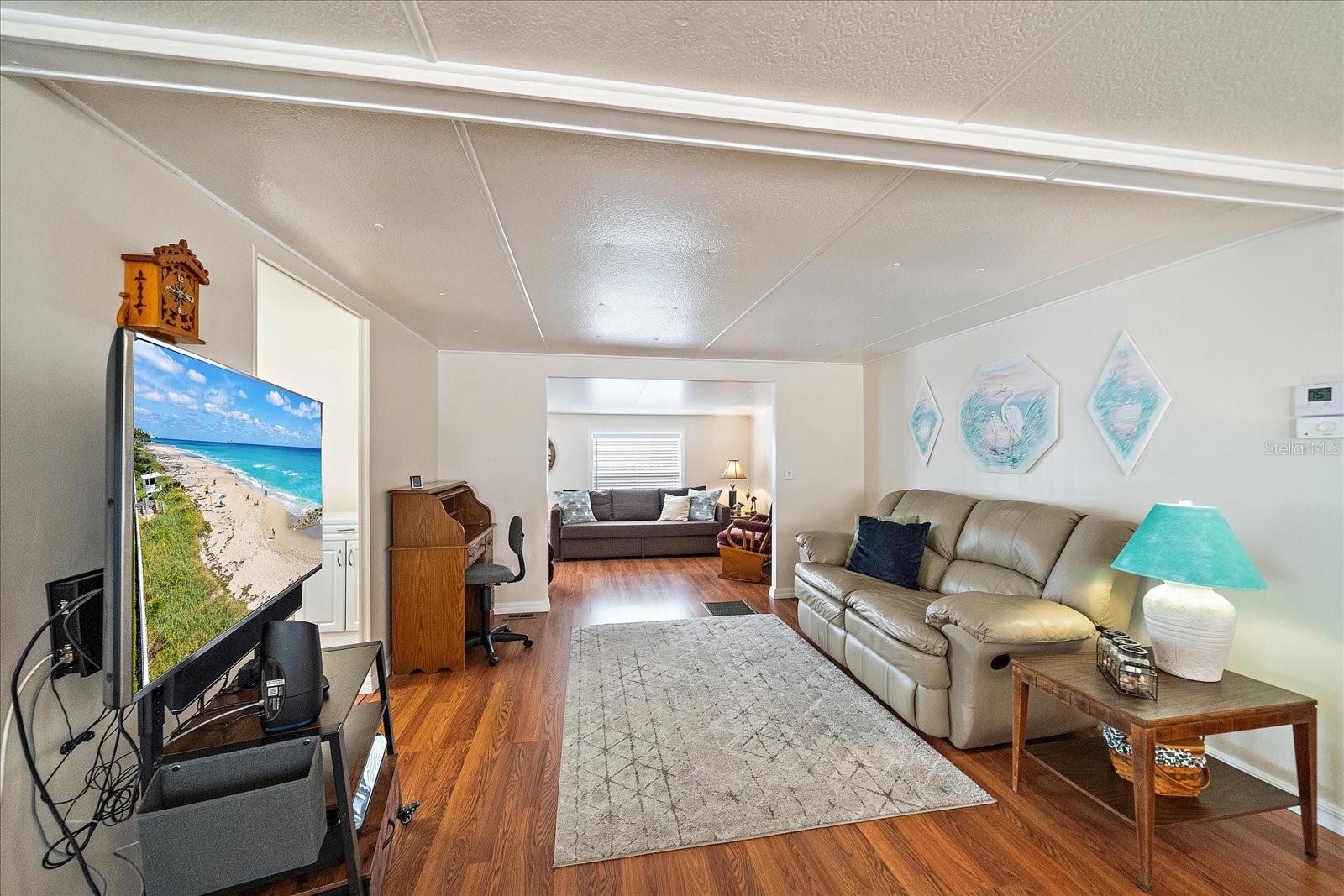 Image 11 of 31 For 49 Leisure Way