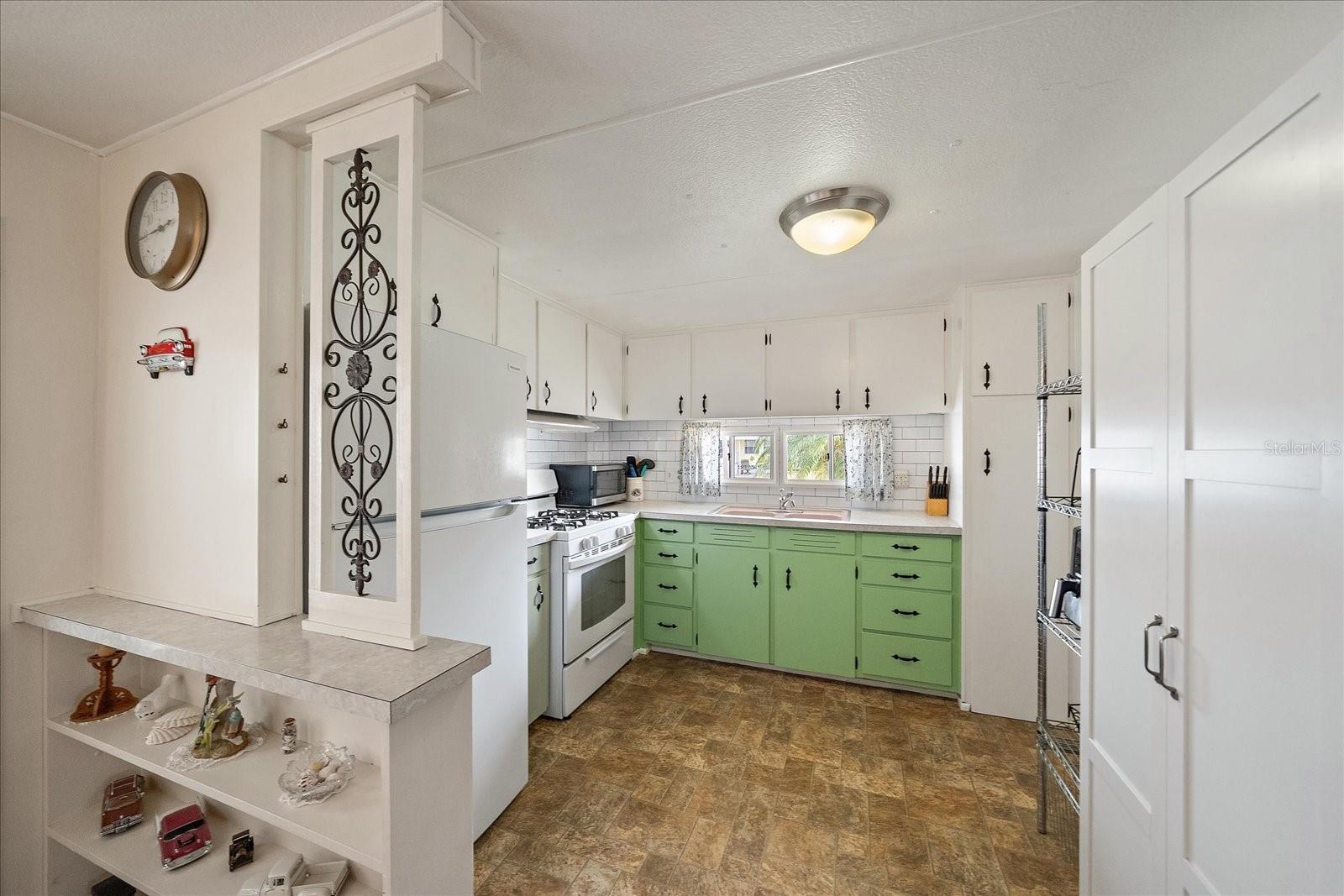 Image 14 of 31 For 49 Leisure Way