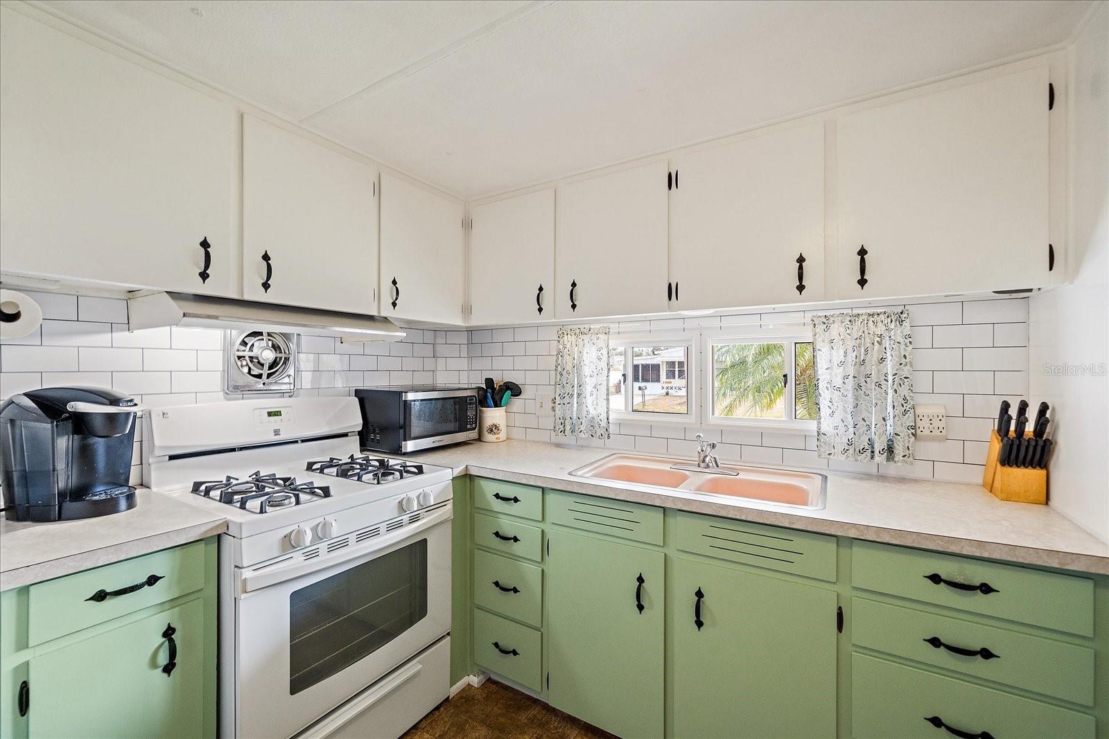 Image 15 of 31 For 49 Leisure Way