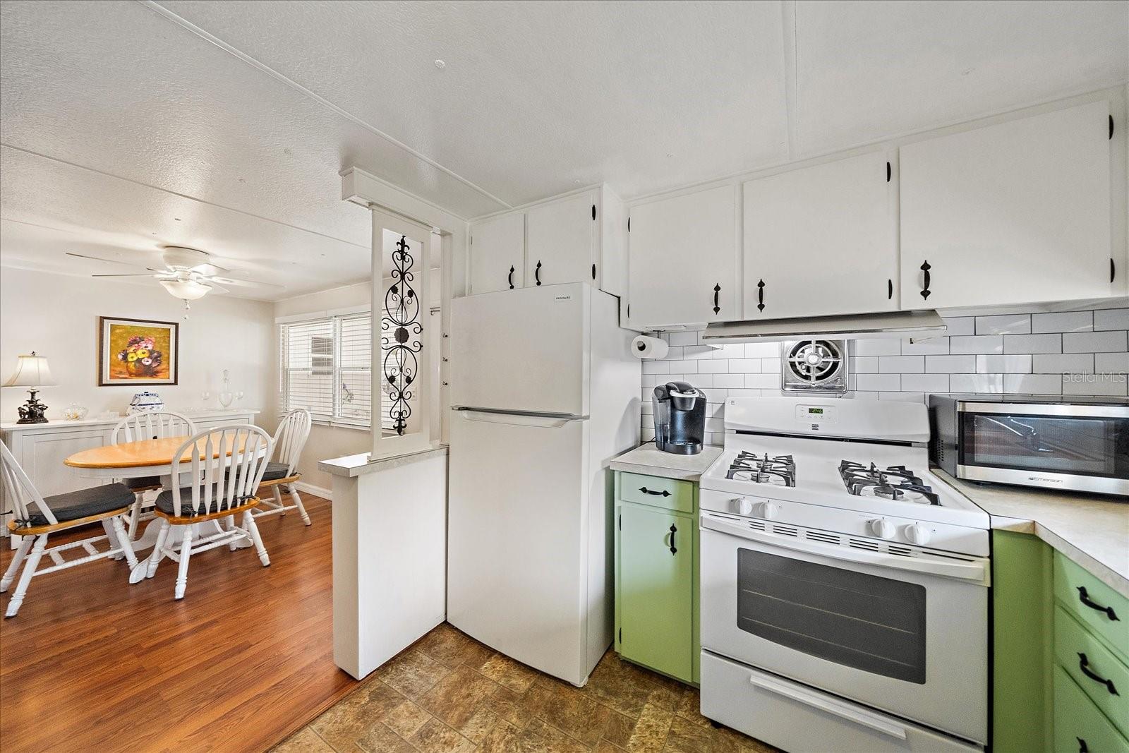 Image 16 of 31 For 49 Leisure Way