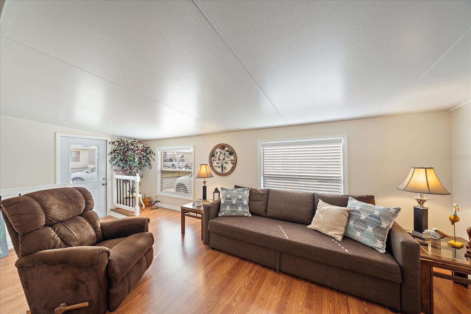 Image 4 of 31 For 49 Leisure Way