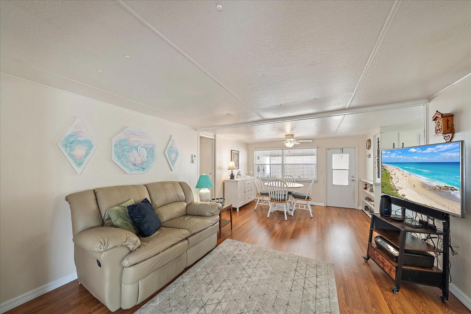 Image 8 of 31 For 49 Leisure Way