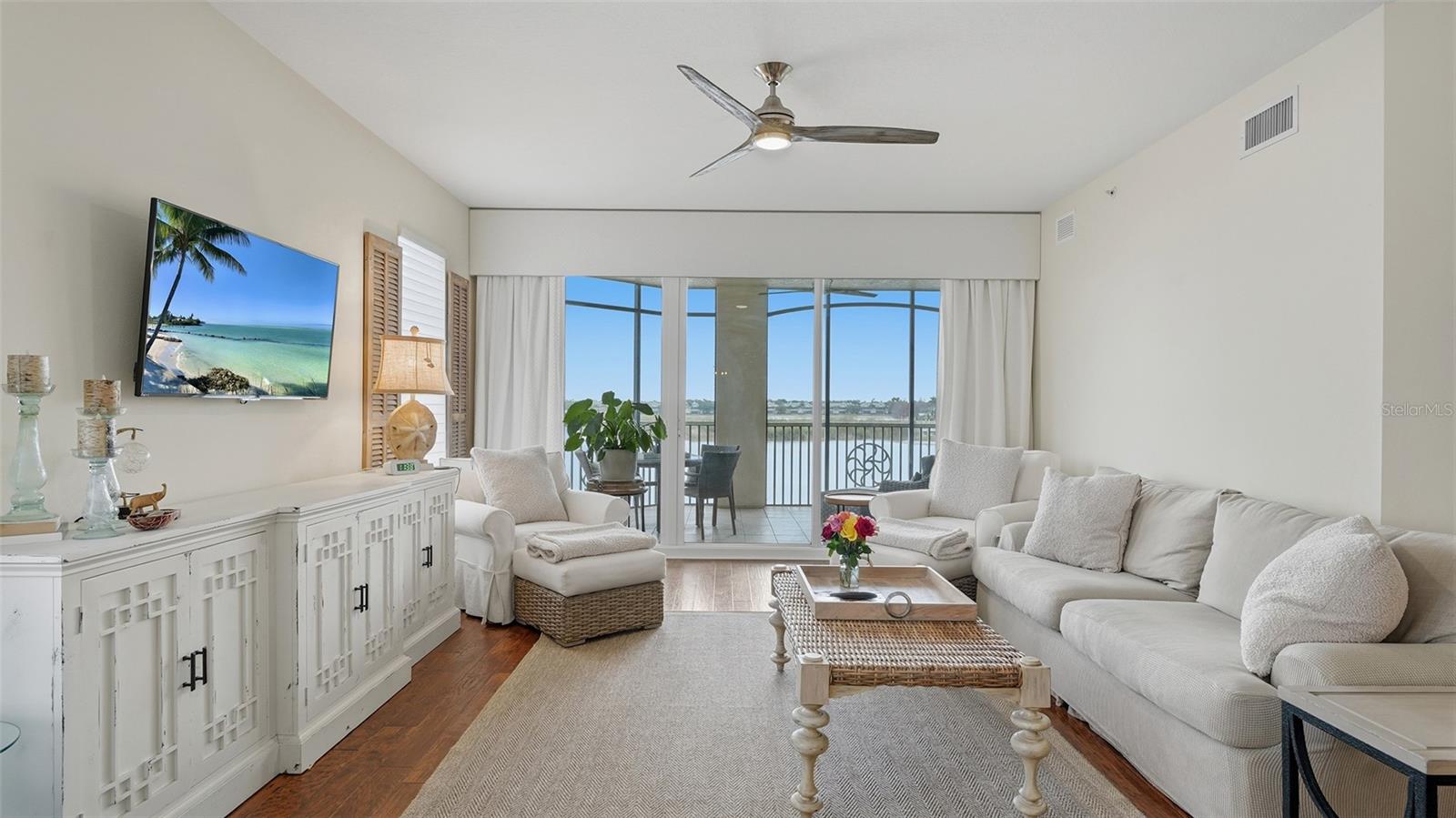 Image 10 of 98 For 6340 Watercrest Way 301