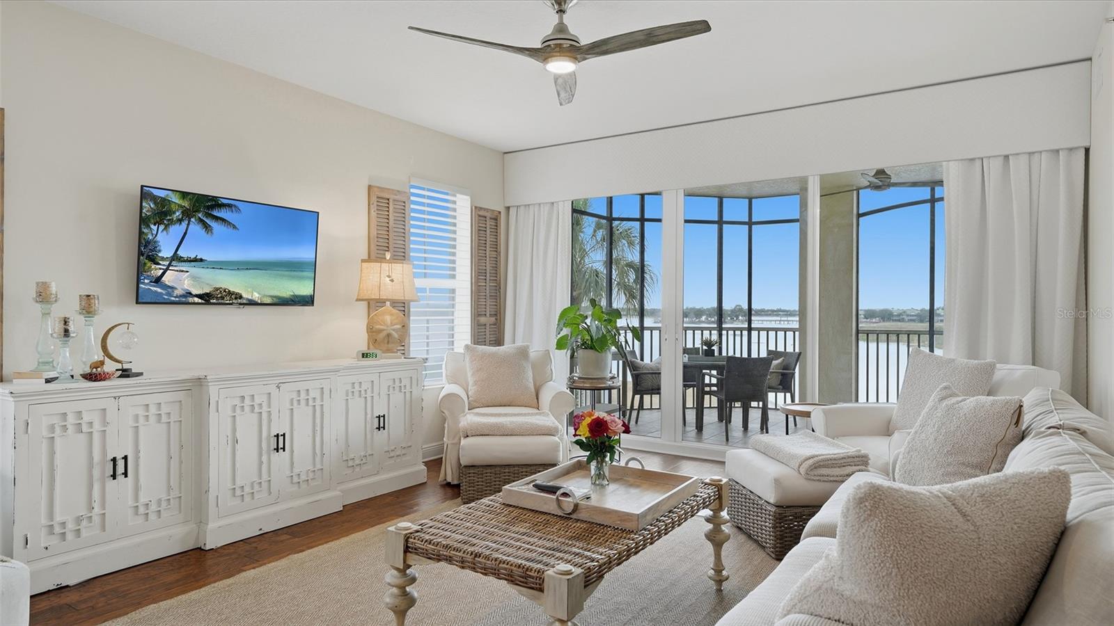 Image 11 of 98 For 6340 Watercrest Way 301