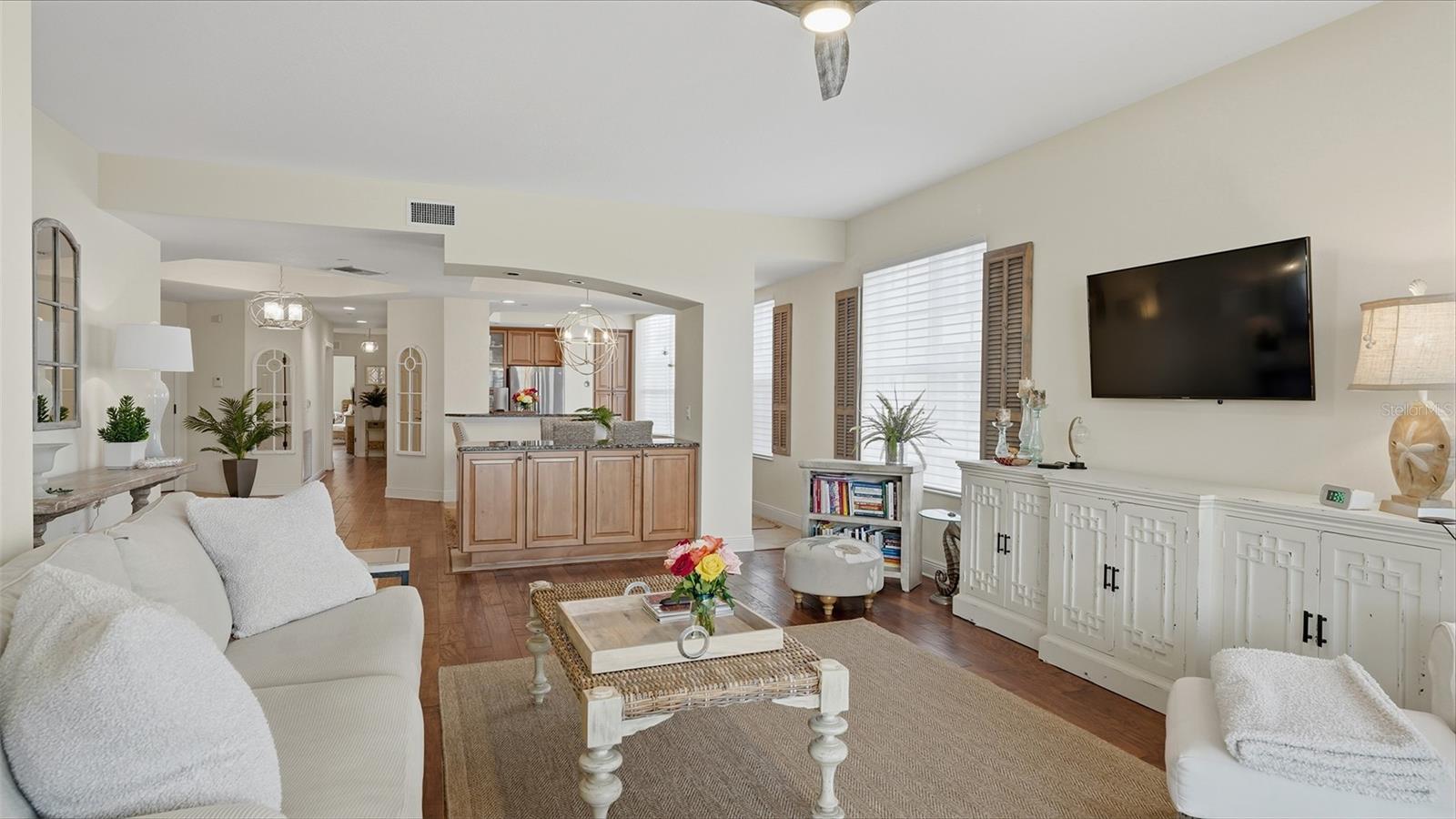 Image 18 of 98 For 6340 Watercrest Way 301