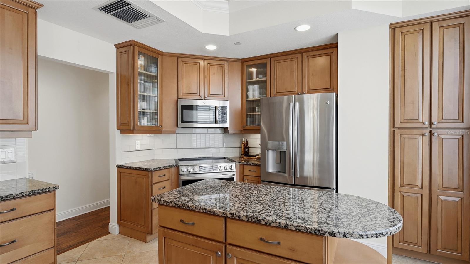 Image 23 of 98 For 6340 Watercrest Way 301