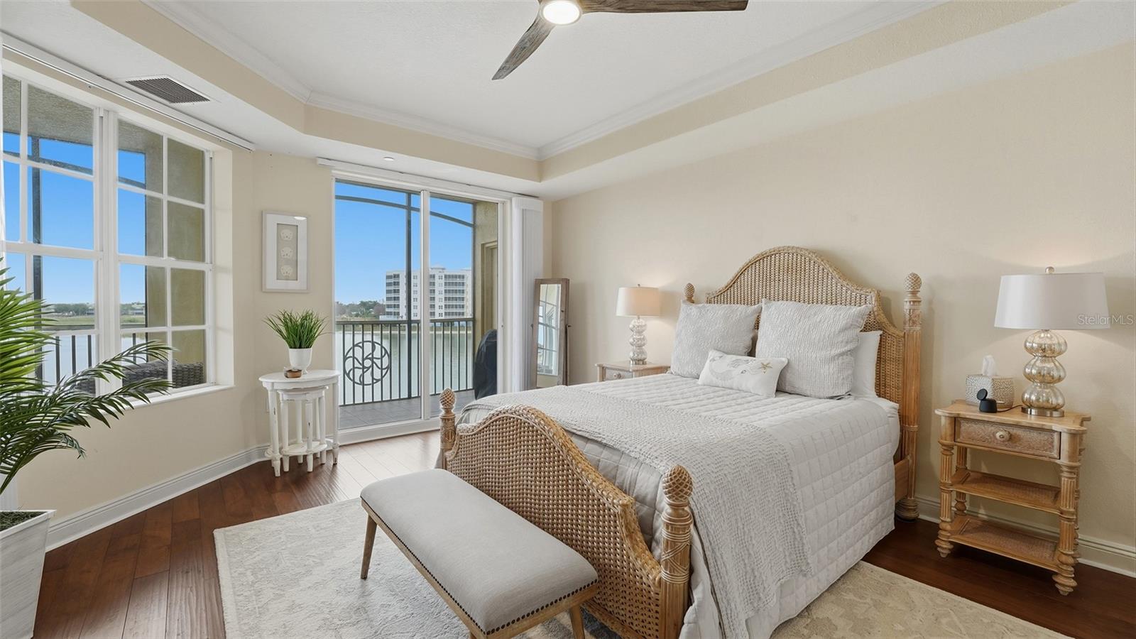 Image 27 of 98 For 6340 Watercrest Way 301