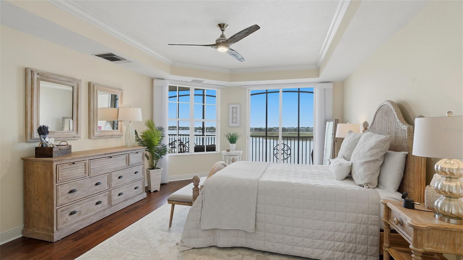 Image 28 of 98 For 6340 Watercrest Way 301