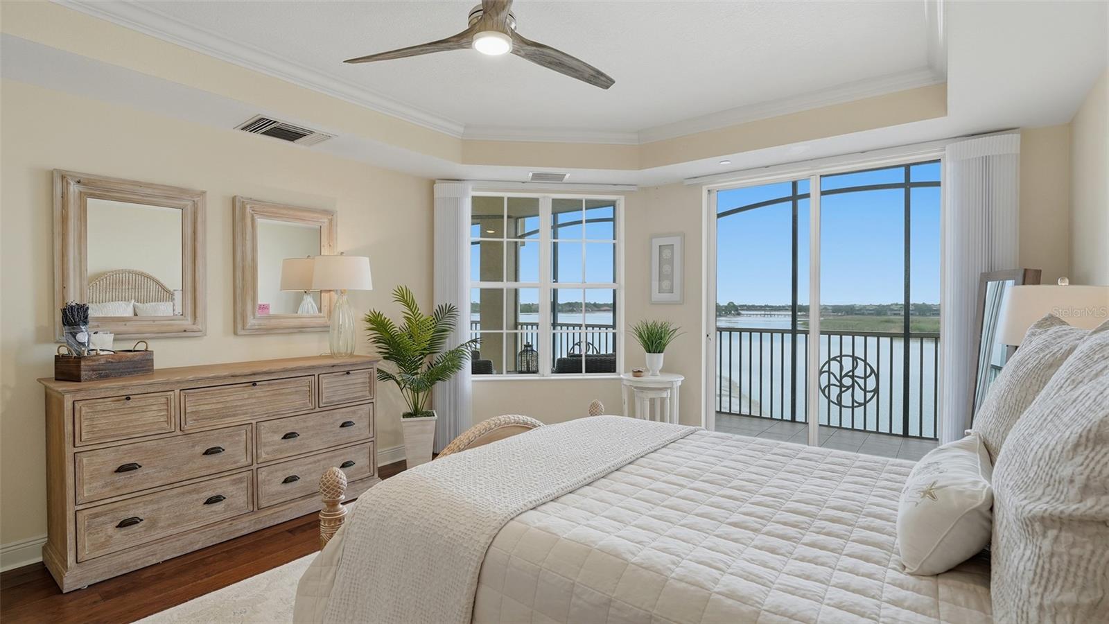 Image 29 of 98 For 6340 Watercrest Way 301