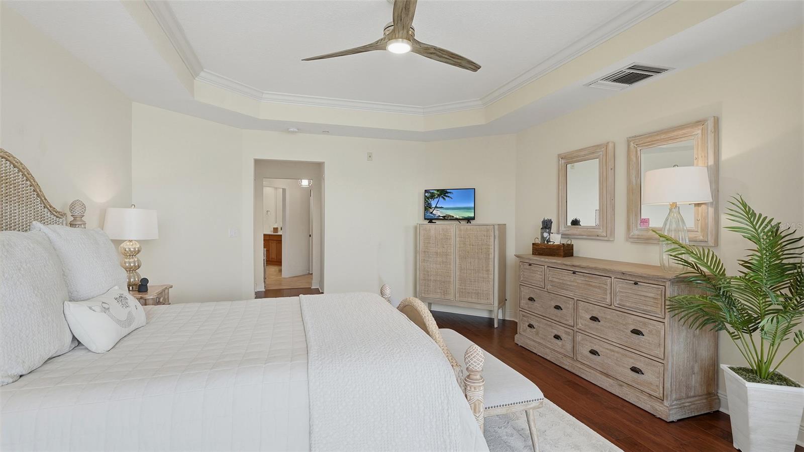 Image 30 of 98 For 6340 Watercrest Way 301