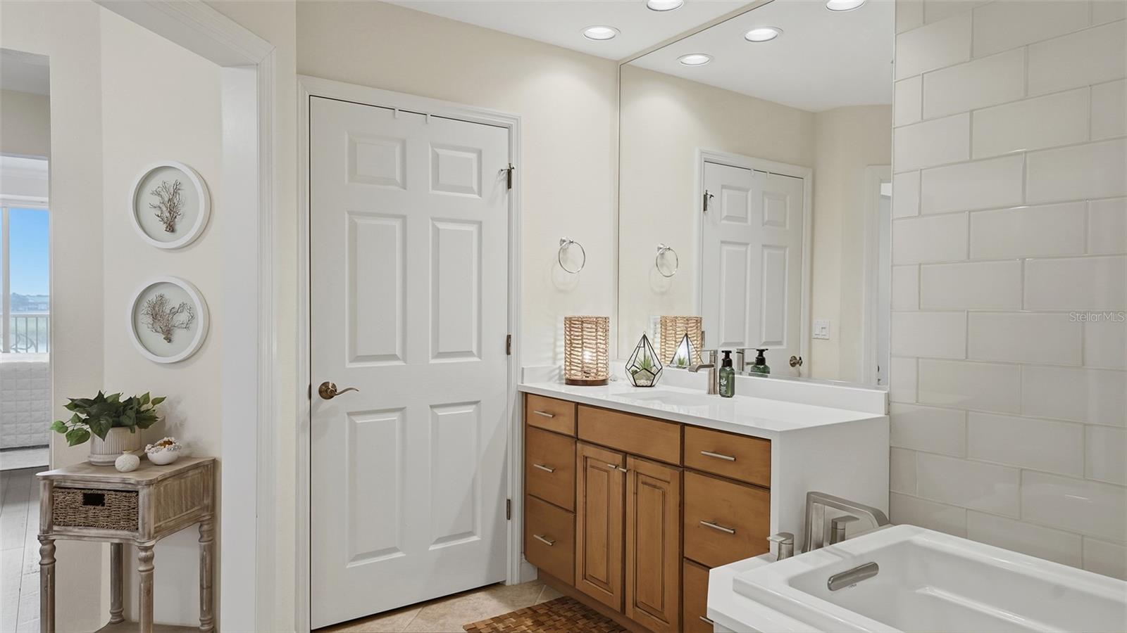 Image 33 of 98 For 6340 Watercrest Way 301