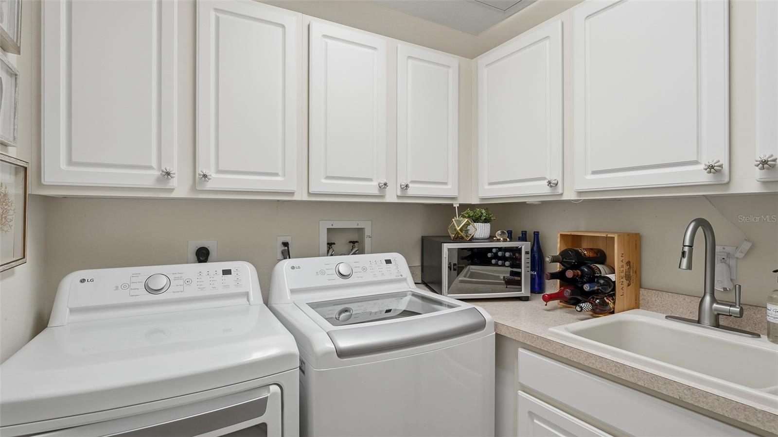 Image 43 of 98 For 6340 Watercrest Way 301