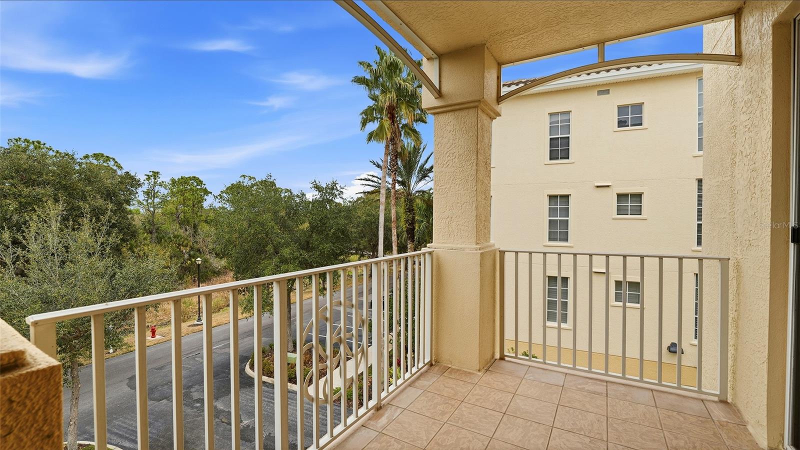 Image 45 of 98 For 6340 Watercrest Way 301