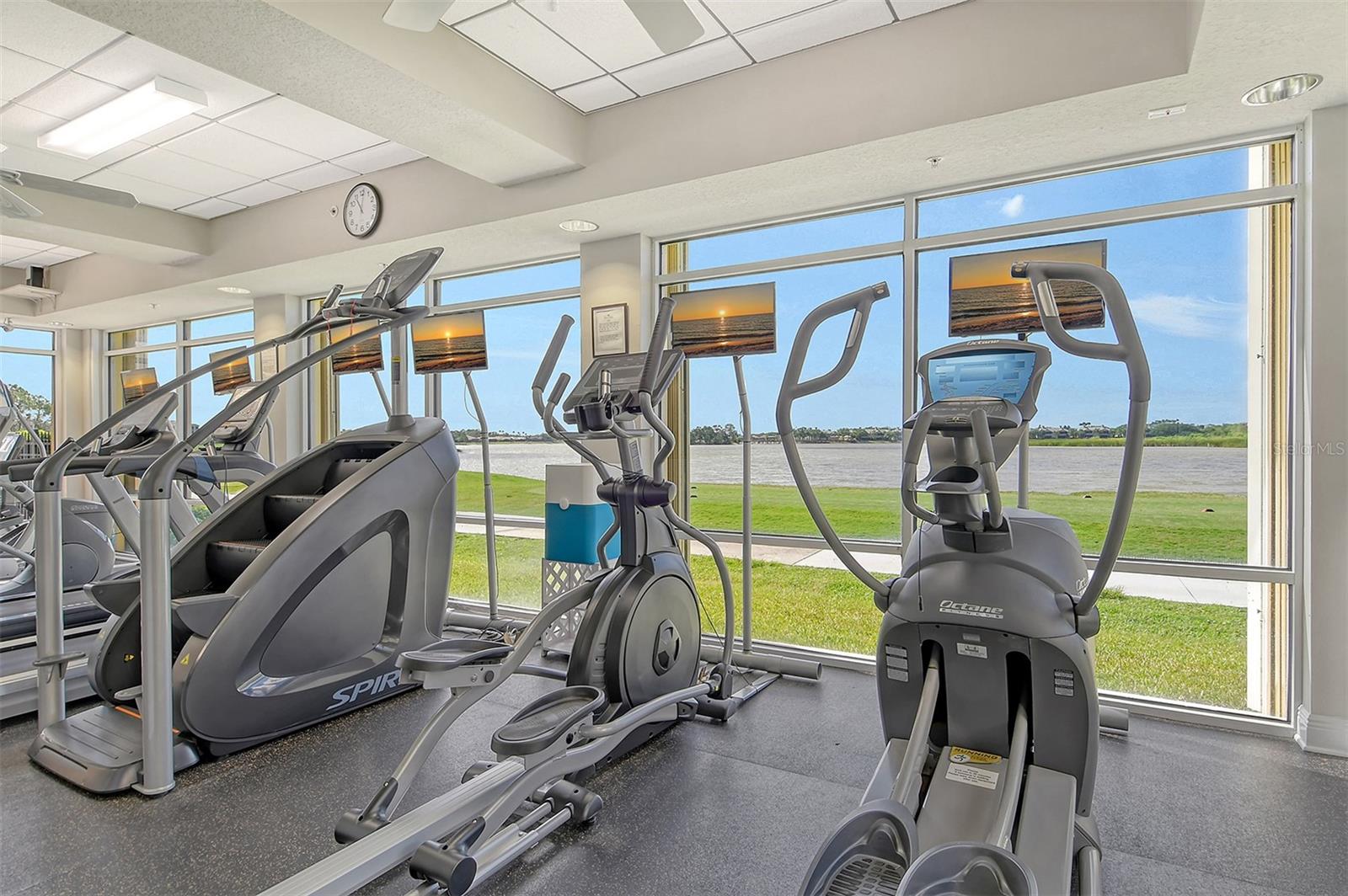 Image 57 of 98 For 6340 Watercrest Way 301