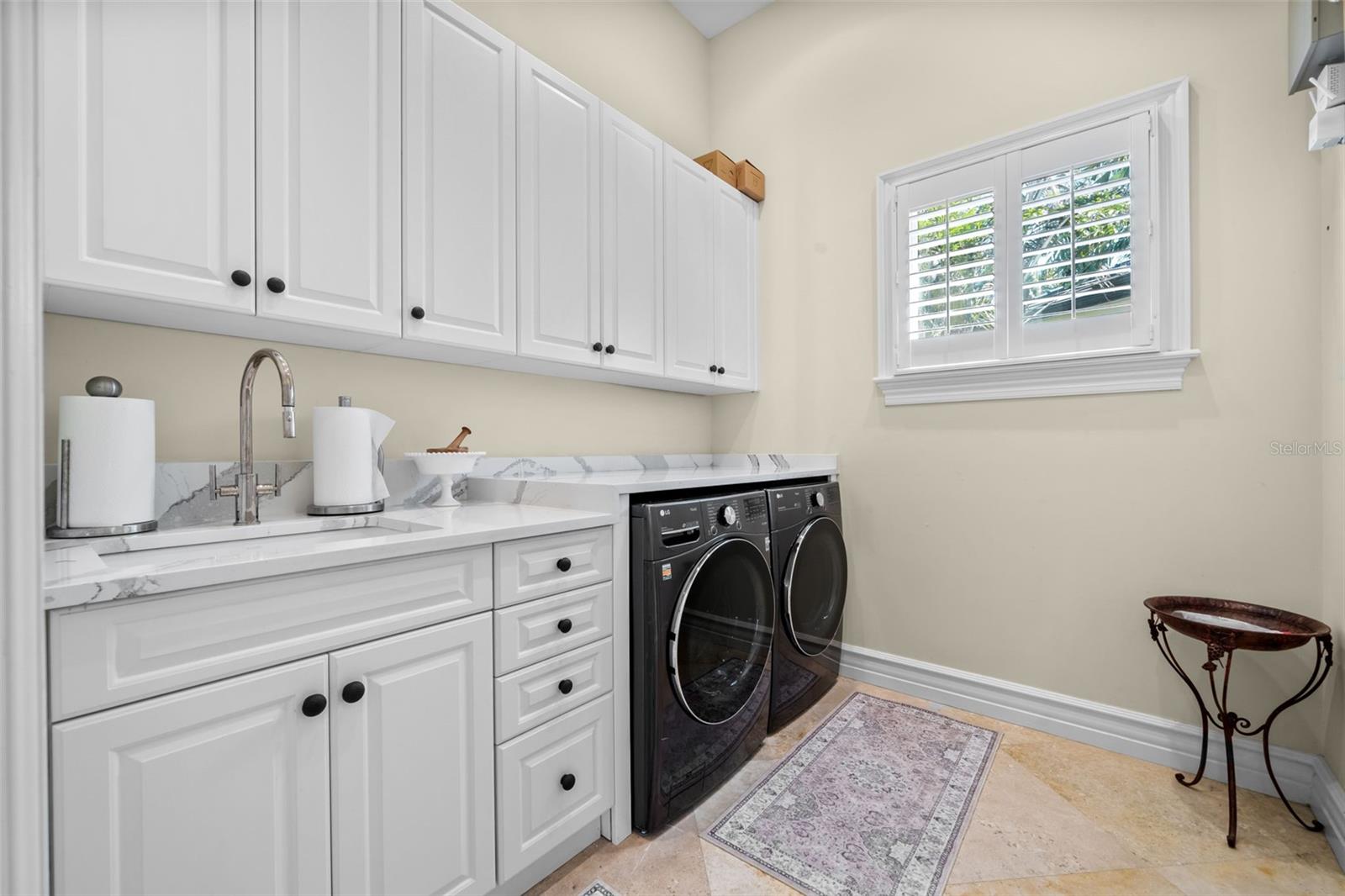 Listing photo id 25 for 1394 Harbor Drive