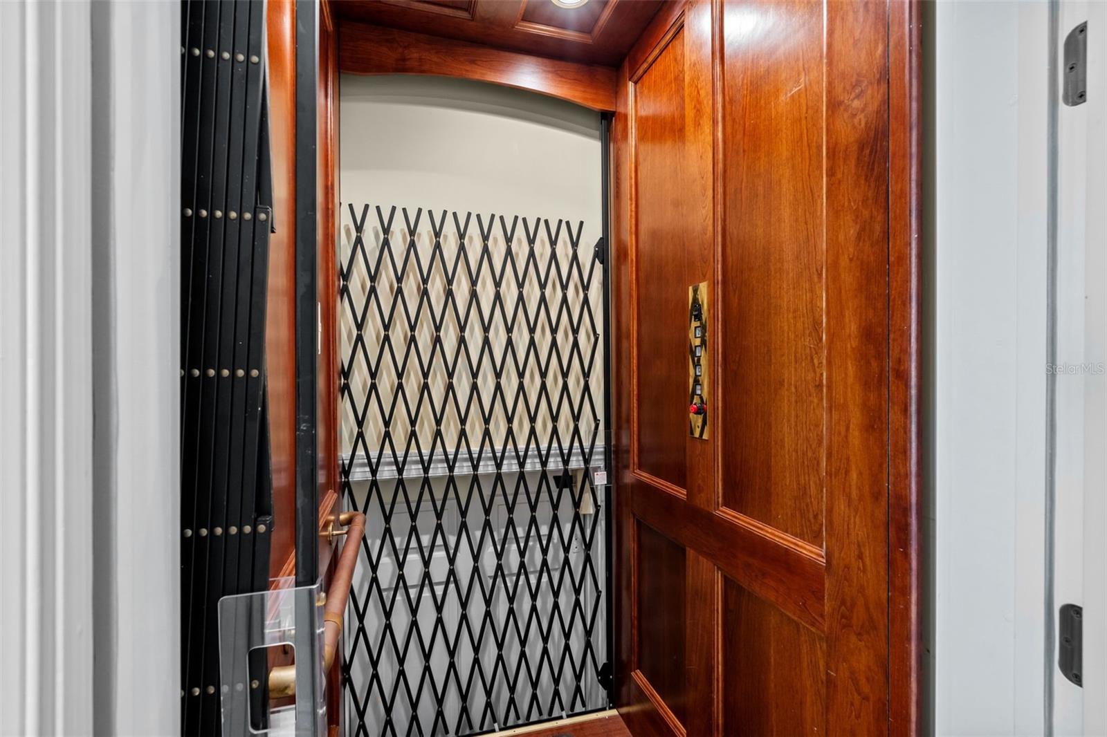 Listing photo id 26 for 1394 Harbor Drive