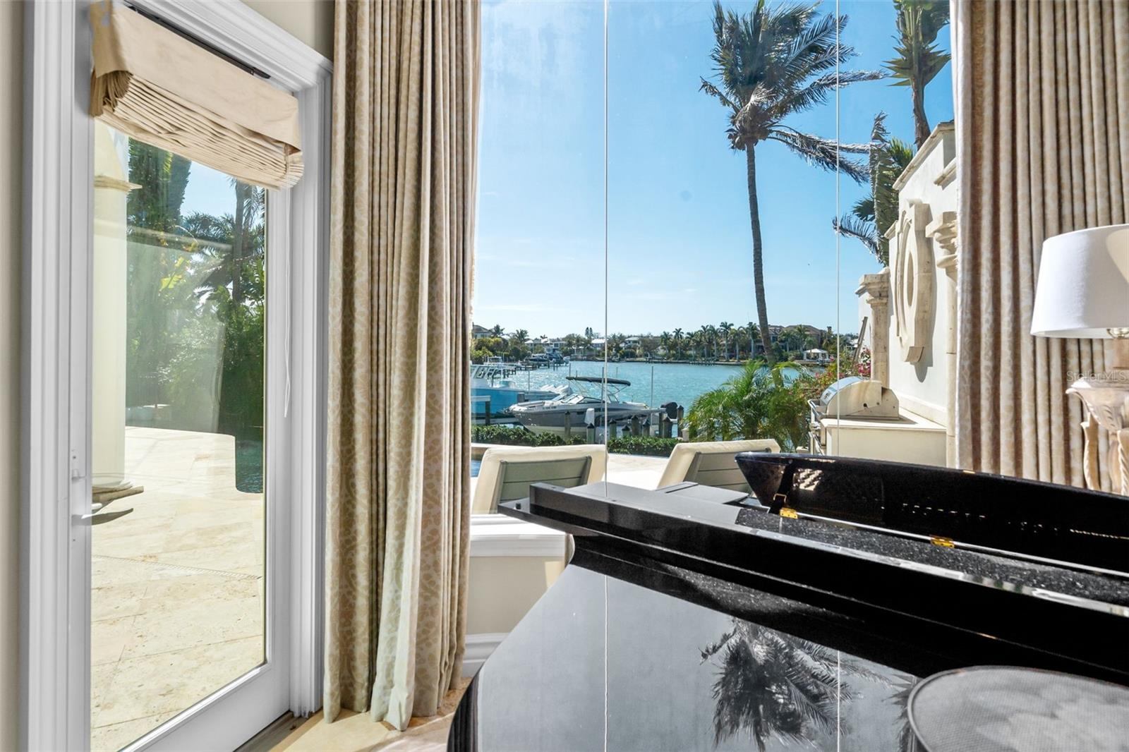 Listing photo id 32 for 1394 Harbor Drive