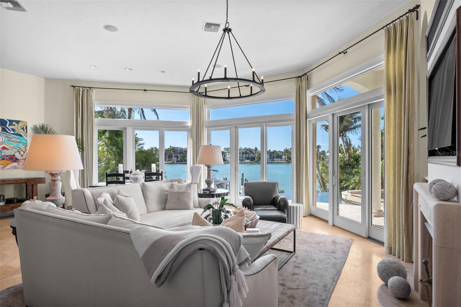 Listing photo id 2 for 1394 Harbor Drive