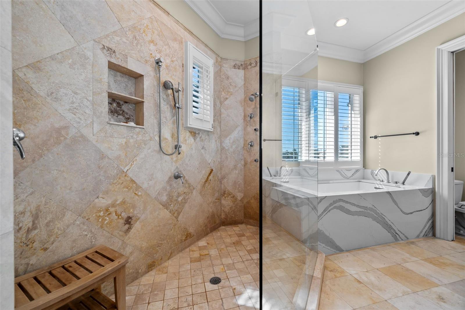 Listing photo id 50 for 1394 Harbor Drive