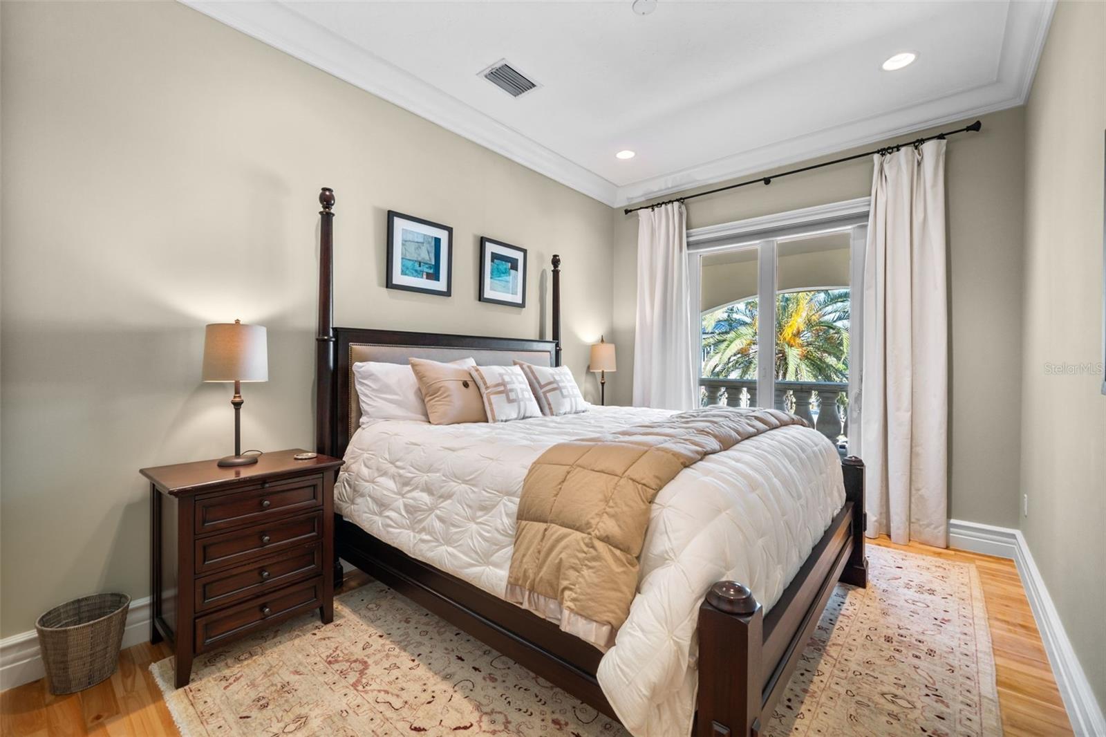 Listing photo id 58 for 1394 Harbor Drive