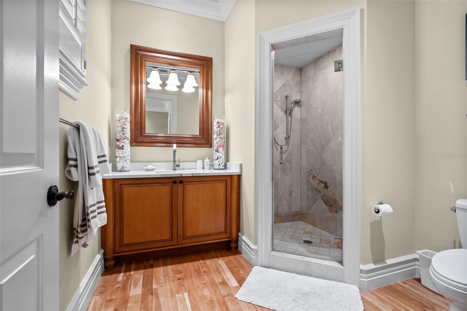 Listing photo id 61 for 1394 Harbor Drive