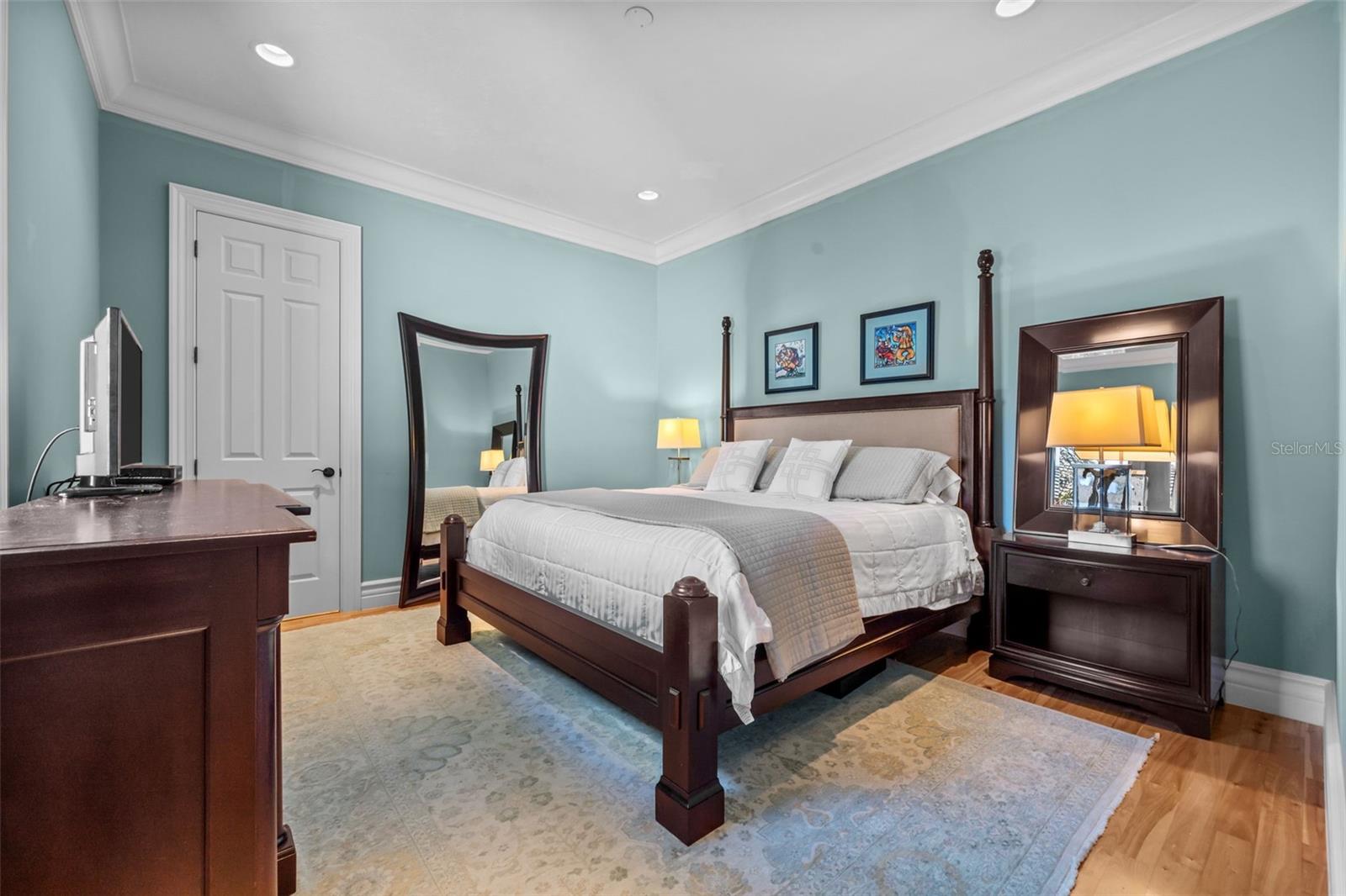 Listing photo id 62 for 1394 Harbor Drive