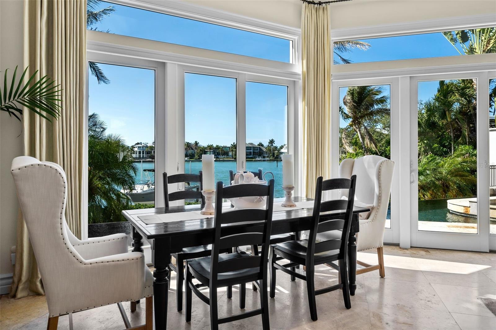 Listing photo id 5 for 1394 Harbor Drive