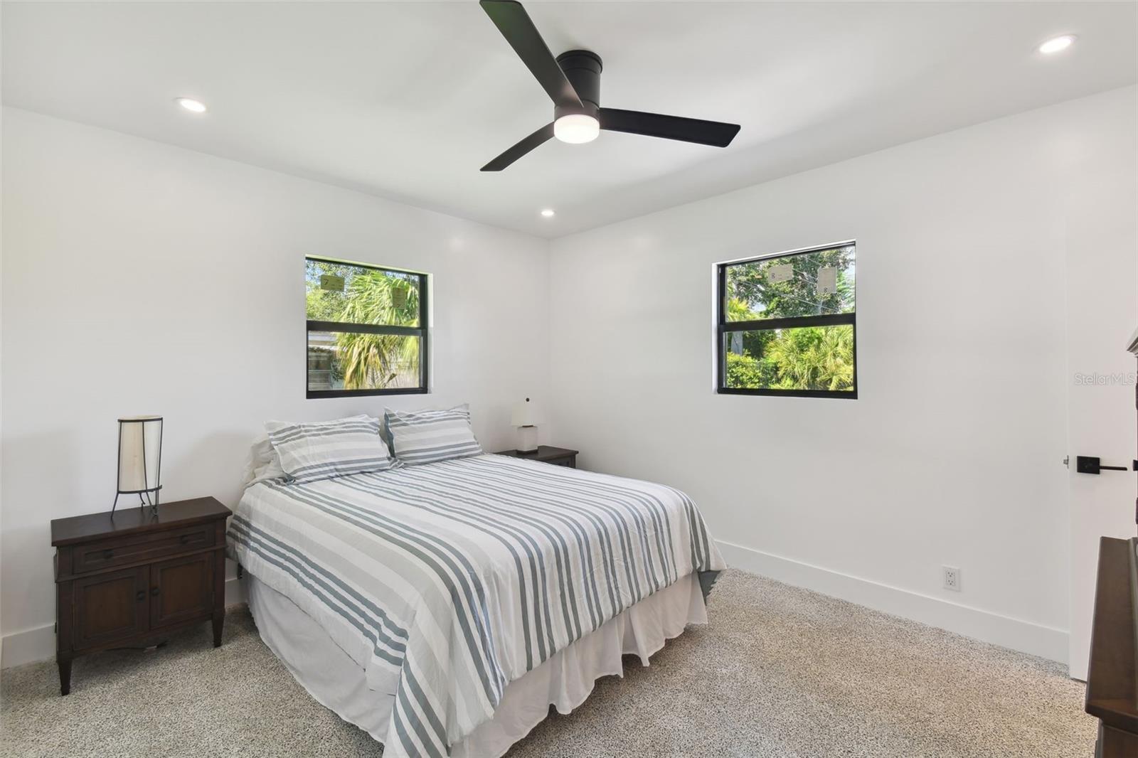 Image 32 of 54 For 301 Aurora Street E