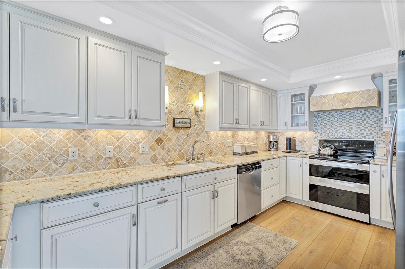 Listing photo id 9 for 1212 Benjamin Franklin Drive 1001