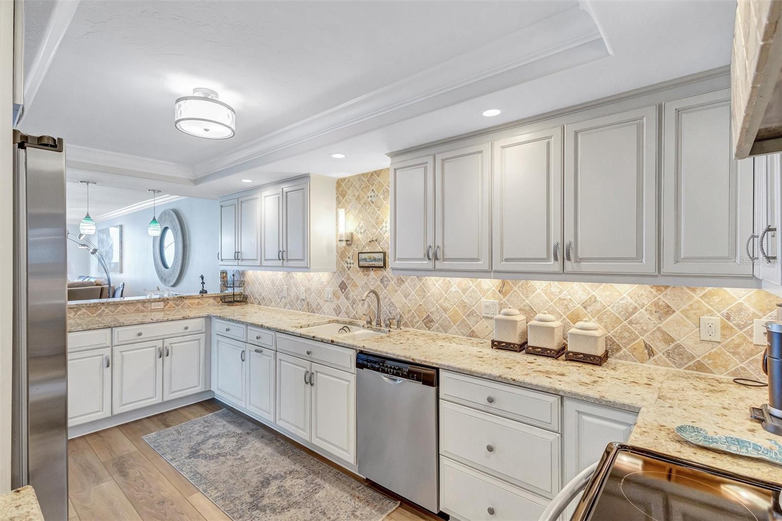 Listing photo id 12 for 1212 Benjamin Franklin Drive 1001