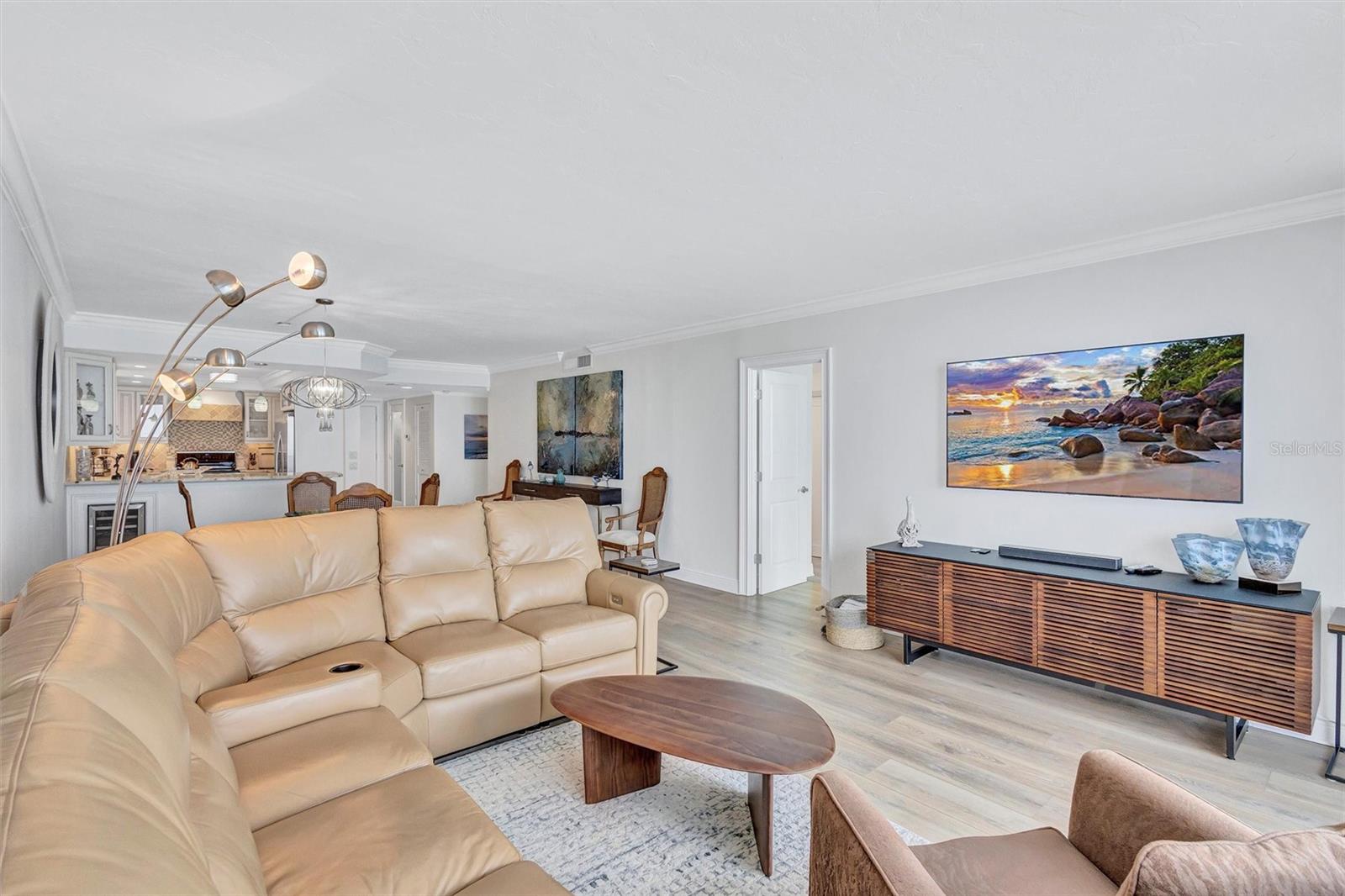 Listing photo id 18 for 1212 Benjamin Franklin Drive 1001