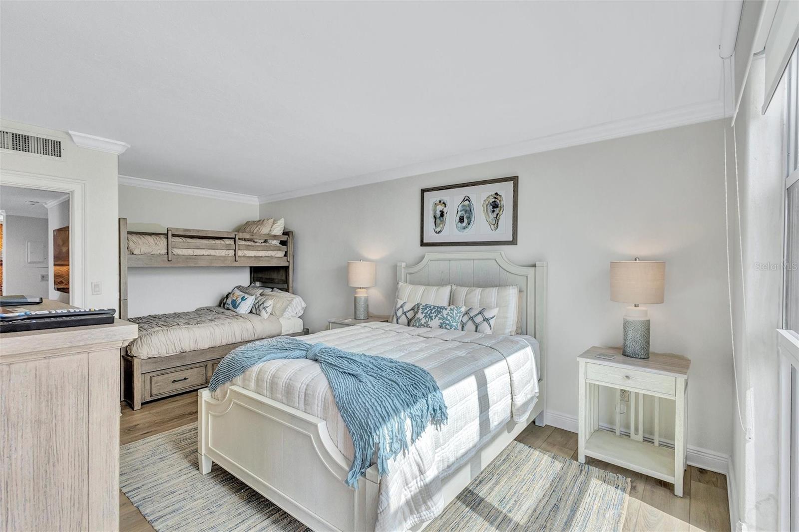Listing photo id 23 for 1212 Benjamin Franklin Drive 1001