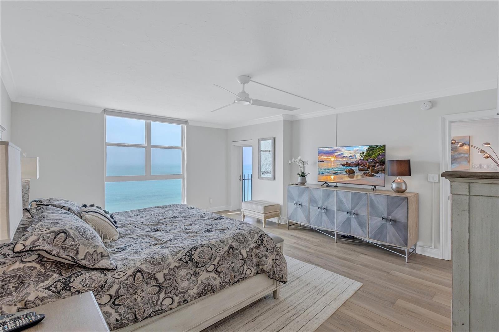 Listing photo id 36 for 1212 Benjamin Franklin Drive 1001