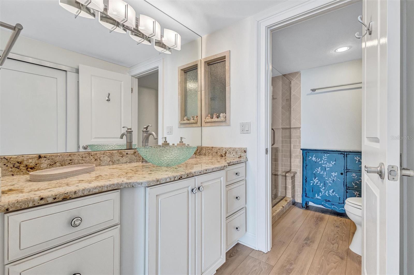 Listing photo id 38 for 1212 Benjamin Franklin Drive 1001